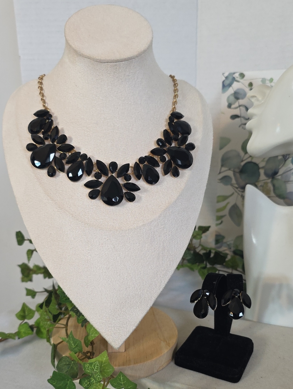 Black Glass Rhinestone Statement Necklace & Matching Earrings Set Gold Tone